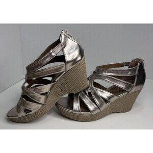 Jaclyn Smith Gold Zippered Wedge Sandals Heels Womens Size 8.5 Tan Metallic Shoe